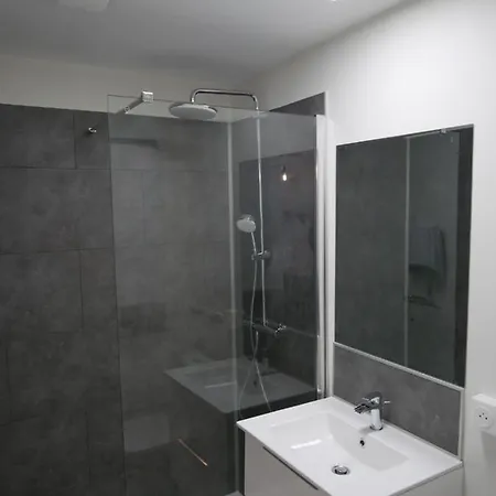 Au 3 Rue Manhes Appartement *