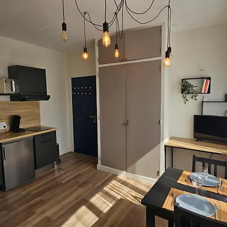 Au 3 Rue Manhes 公寓